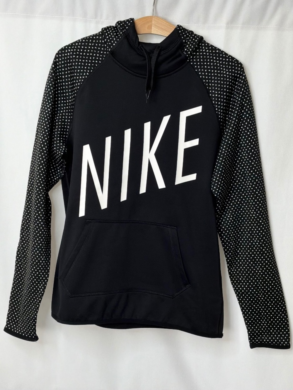 Nike Dri-Fit Unisex Black and White with Patterned Sleeves Hoodie Size Medium